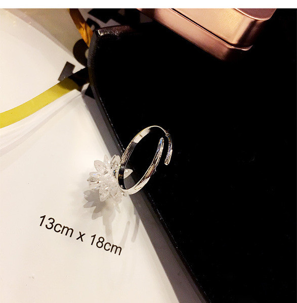 Finom női gyűrű 3D díszítéssel