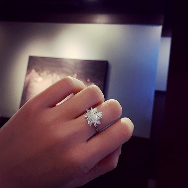 Finom női gyűrű 3D díszítéssel