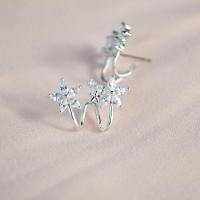 Cercei de dama in doua culori cu flori