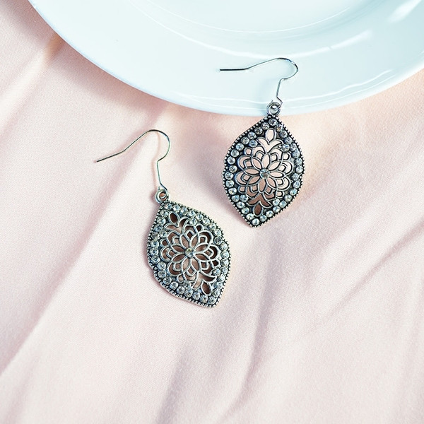 Cercei casual dama de culoare argintie