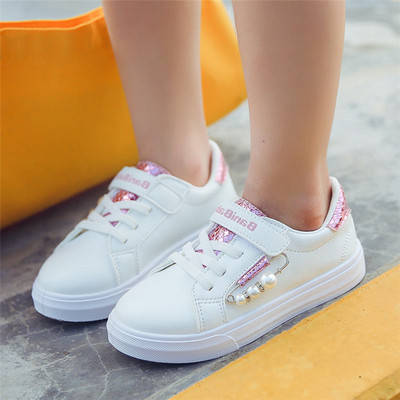 Modern gyerekcipő lányoknak fehér matricákkal