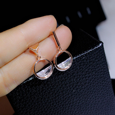 Két színű női fülbevaló kerek formában