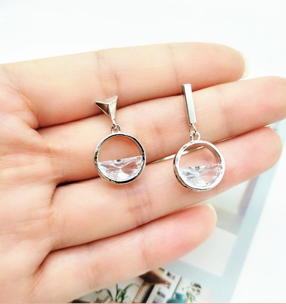 Két színű női fülbevaló kerek formában