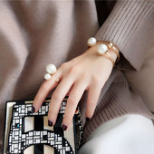 Bratara de dama moderna cu perle decorative din aur si argint