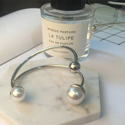 Bratara de dama moderna cu perle decorative din aur si argint