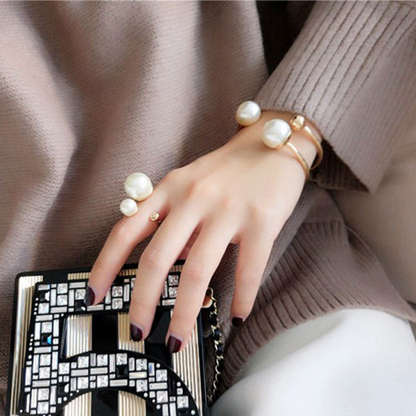 Bratara de dama moderna cu perle decorative din aur si argint