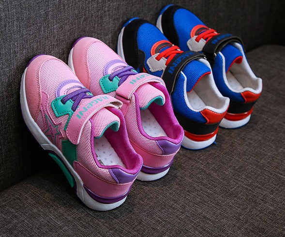 Színes gyerek tornacipő fiúknak és lányoknak színes nyakkendőkkel