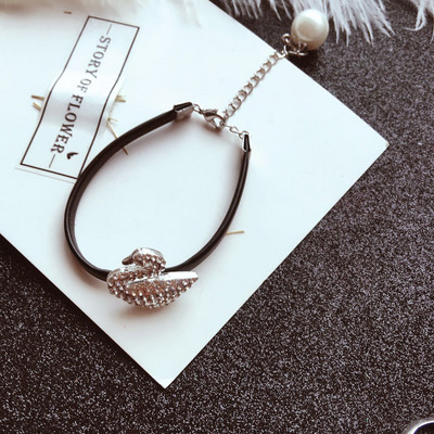 Дамска ежедневна гривна с кожена каишка и декорация в два цвята