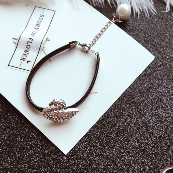 Дамска ежедневна гривна с кожена каишка и декорация в два цвята