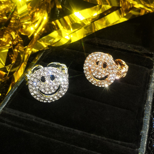 Női gyűrű arany és ezüst díszítő kövekkel