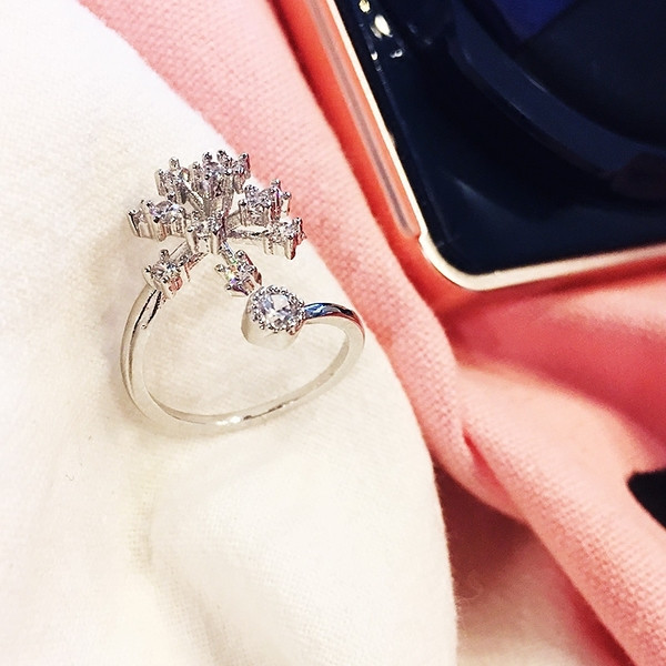 Finom női gyűrű ezüst színben