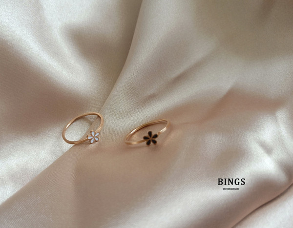 Dupla gyűrű virágokkal