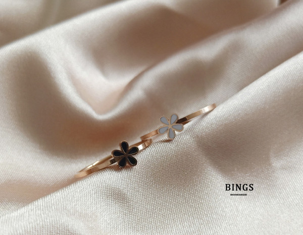 Dupla gyűrű virágokkal