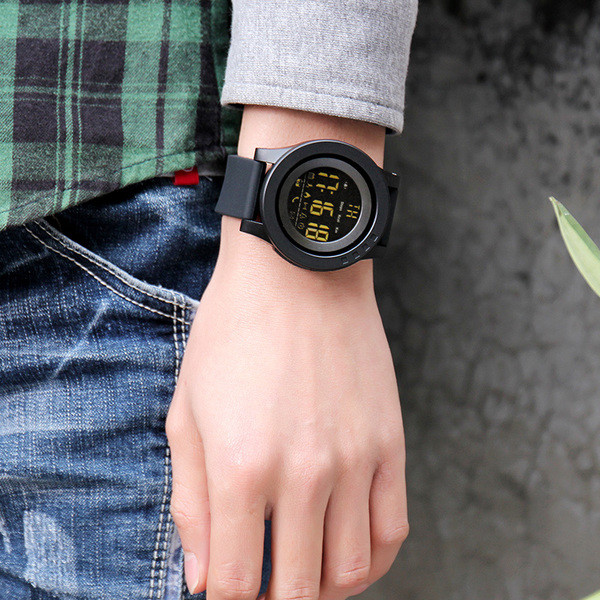 Ceas multifunctional pentru barbati rezistent la apa
