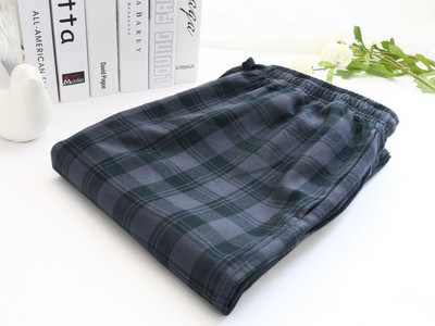 Férfi pizsama sötét és világos színekben