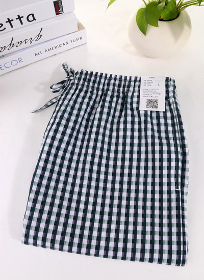 Férfi pizsama sötét és világos színekben