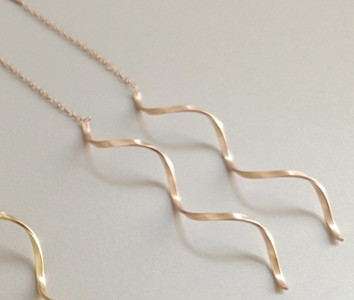 Hosszú fülbevaló két színben