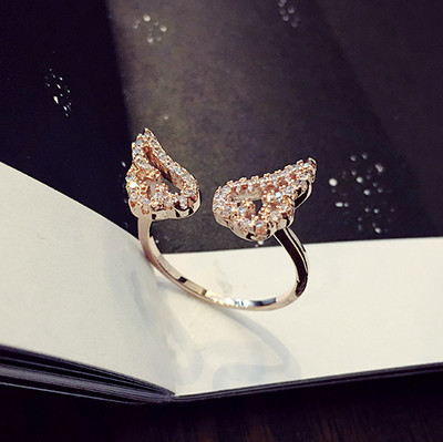 Díszkövekkel díszített női gyűrű két színben