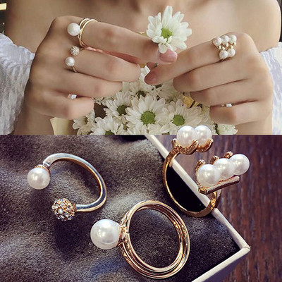 Комплект от три броя дамски пръстени с декоративни перли в златист цвят