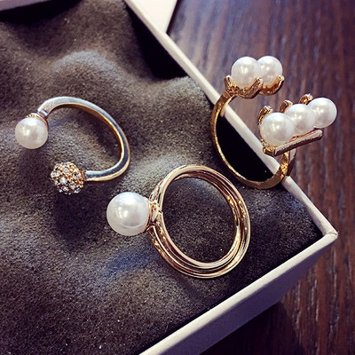 Három női gyűrűből álló szett arany színű dekorgyöngyökkel