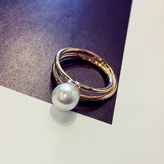 Három női gyűrűből álló szett arany színű dekorgyöngyökkel