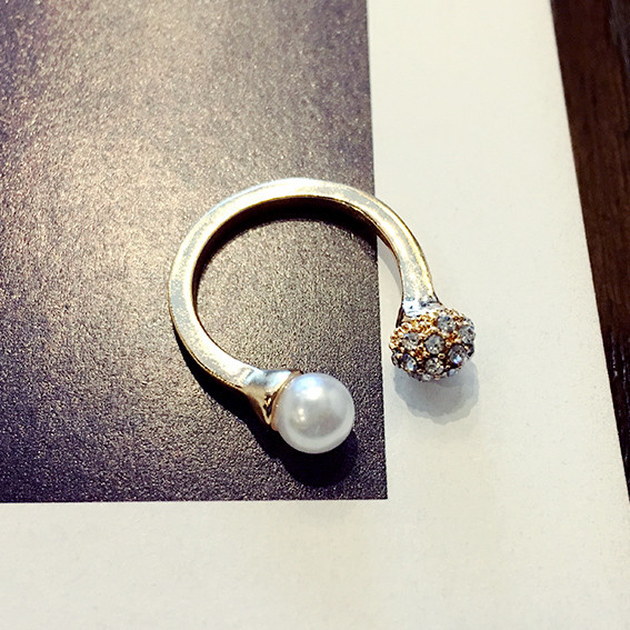 Három női gyűrűből álló szett arany színű dekorgyöngyökkel