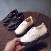 Öko bőrből készült modern gyerekcipő fiúknak és lányoknak két színben fűzős