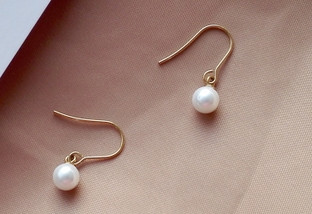 Cercei de dama cu perle in trei culori