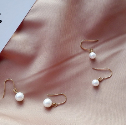 Cercei de dama cu perle in trei culori