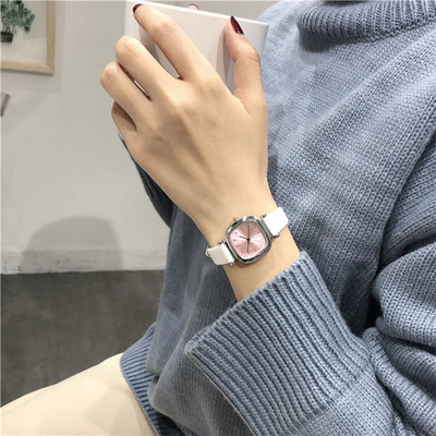 Női karóra négyzet alakú, többféle színben