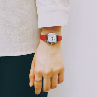 Női karóra négyzet alakú, többféle színben