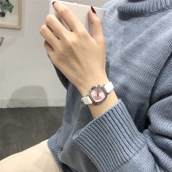 Ceas de dama in forma patrata in mai multe culori