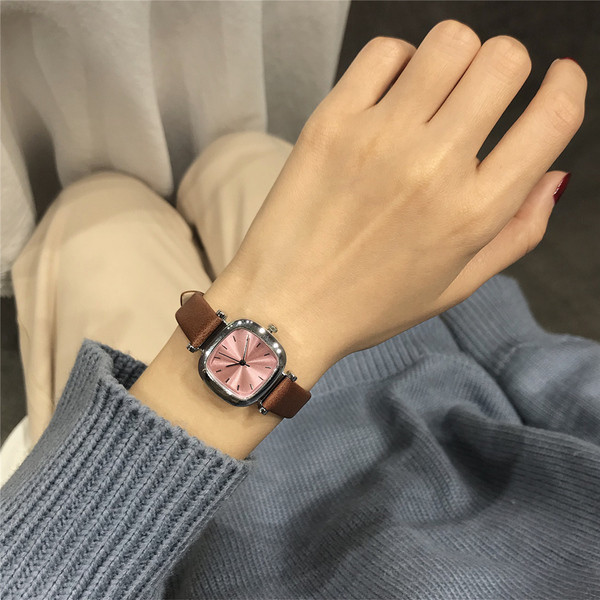 Ceas de dama in forma patrata in mai multe culori