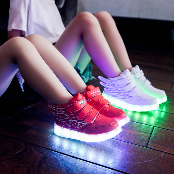 Világító tornacipő lányoknak és fiúknak 3D elemmel több színben
