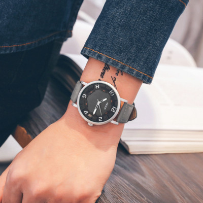 Ceas modern de cuarț pentru bărbați în mai multe culori