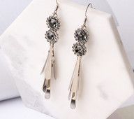 Stílusos női fülbevaló több színben