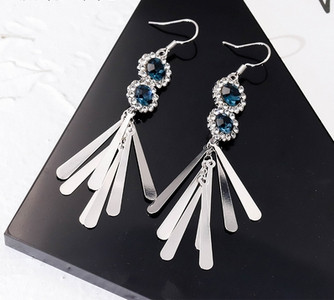 Stílusos női fülbevaló több színben