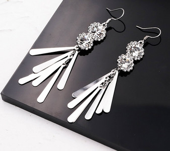 Stílusos női fülbevaló több színben