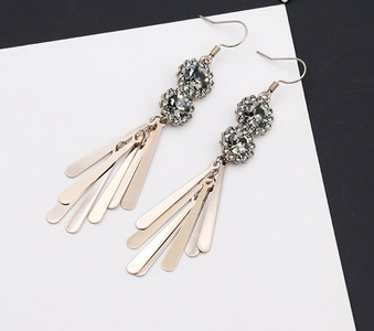 Stílusos női fülbevaló több színben