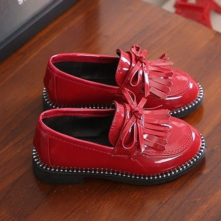 Stílusos gyerekcipő lányoknak fekete és piros színben