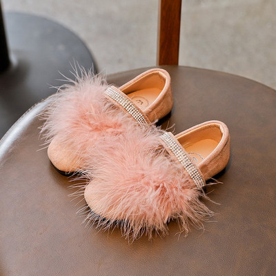 Pantofi moderni pentru copii pentru fete cu un element de puf in mai multe culori