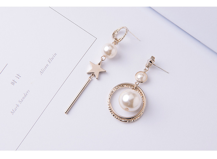 Stílusos női fülbevaló gyöngyökkel, két színben