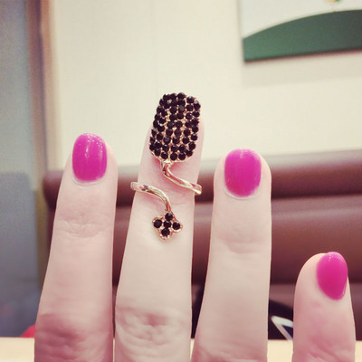 Aktuális női gyűrű díszkövekkel három színben