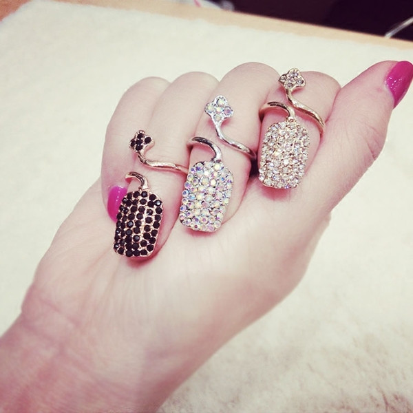 Aktuális női gyűrű díszkövekkel három színben