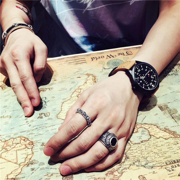 Ceas de zi cu zi pentru bărbați în mai multe culori