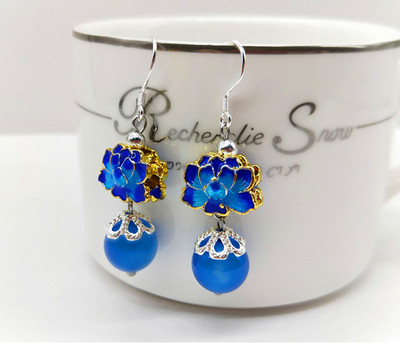 Női fülbevaló különböző színekben