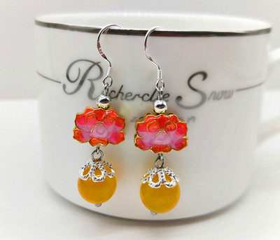 Női fülbevaló különböző színekben