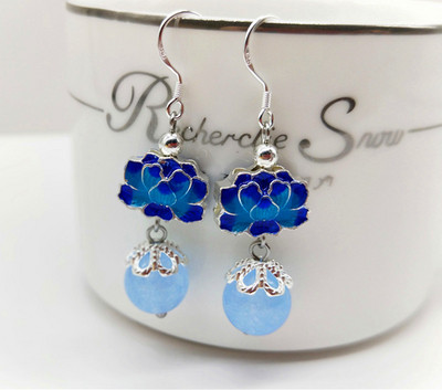 Női fülbevaló különböző színekben