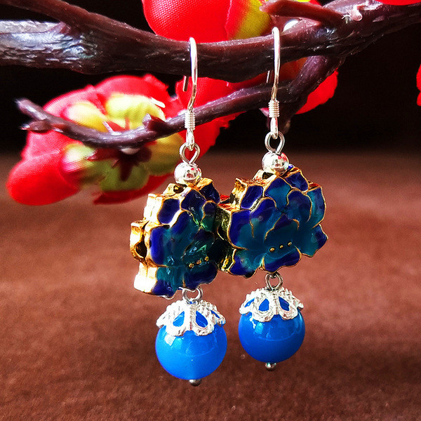 Cercei de dama in diferite culori