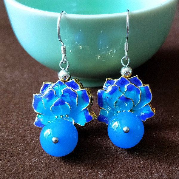 Cercei de dama in diferite culori